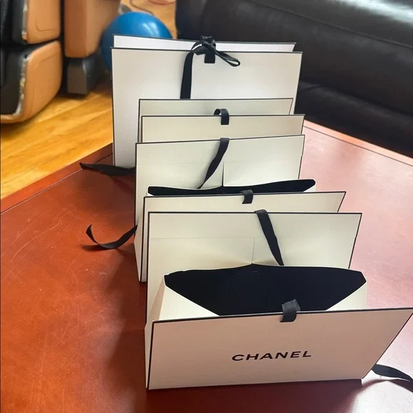 Chanel Gift Box 1 large 3 medium brand new authentic 11x7.5 9x5.5 - Picture 3 of 5